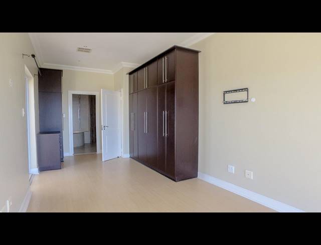4 BEDROOM APARTMENT FOR SALE IN LA LUCIA